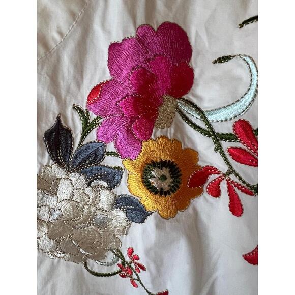 Trina Turk White Floral Embroidery 3/4 Sleeve Split Neckline Tunic Blouse Medium - Picture 3 of 12